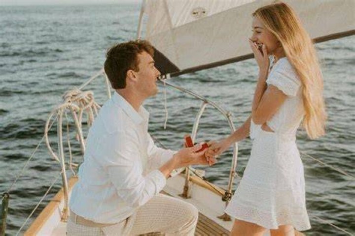 10 Potret Serasi YouTuber Brooklyn McKnight dan Kekasih