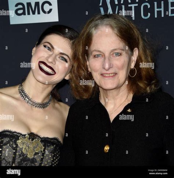 41+ Alexandra Daddario Parents Images