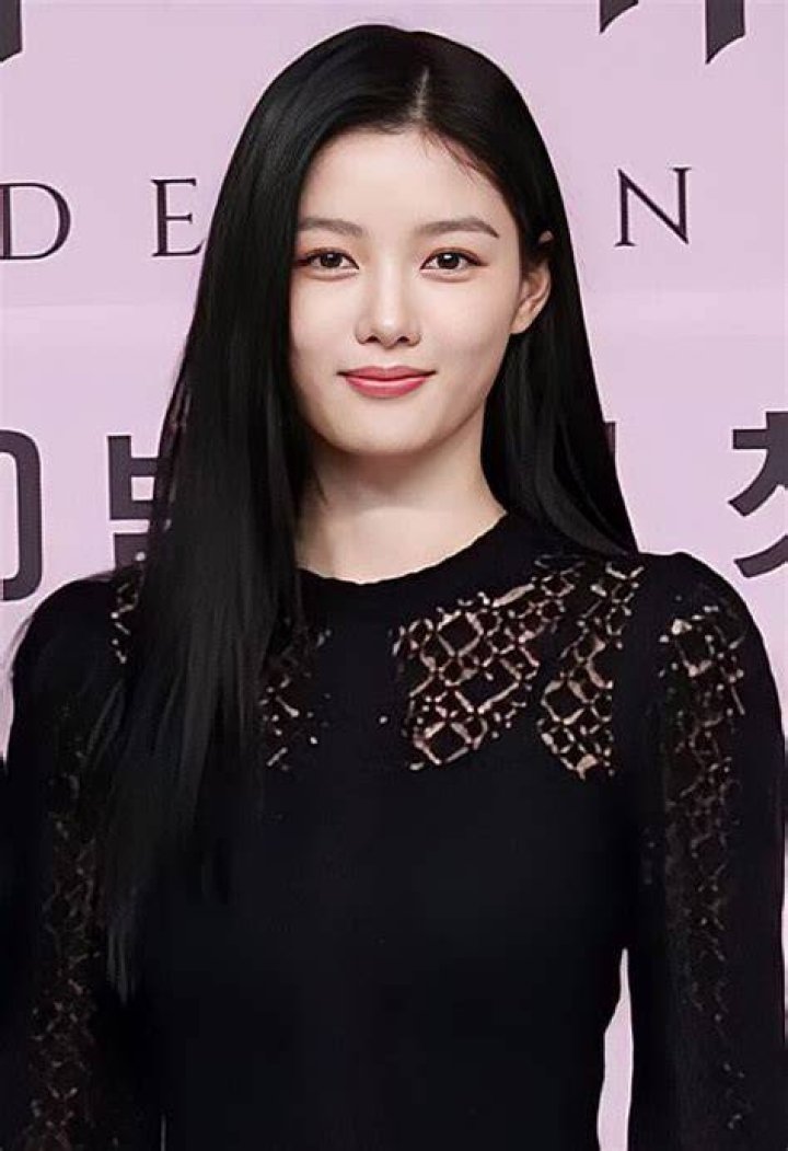 Actress Kim Yoo Jung and actor Kim Sung Cheol appear together in a