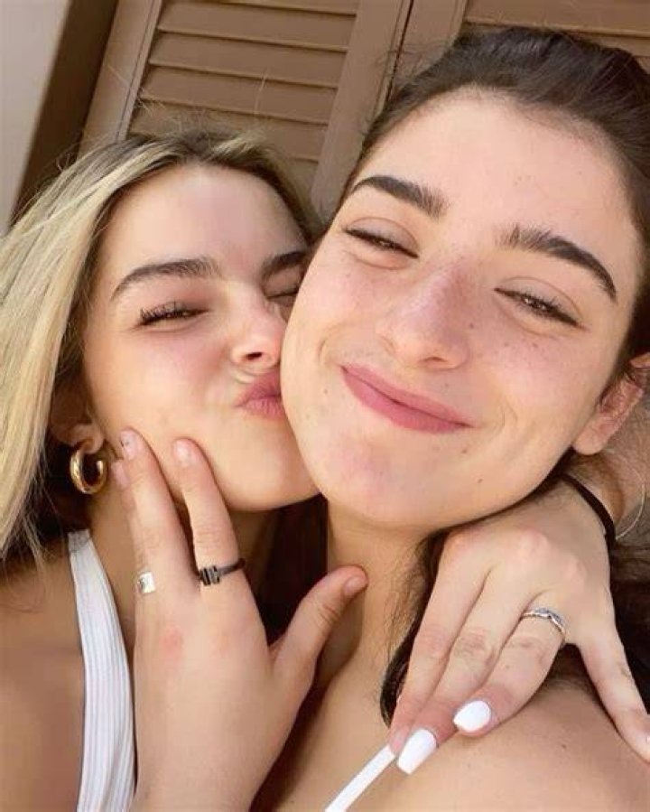 Addison Rae & Dixie D&rsquo;Amelio Get Roasted for &ldquo;Basic&rdquo; Met Gala
