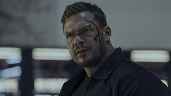Alan Ritchson bemutatja nek&uuml;nk azt a brut&aacute;lisan hat&eacute;kony edz&eacute;st