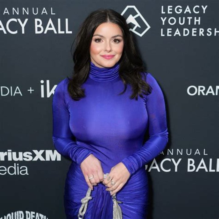 Ariel Winter Is &lsquo;Single AF&rsquo; Amid Sterling Beaumon Dating Rumors