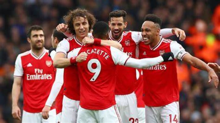 Arsenal players and staff agree 12.5 pay cut in response to