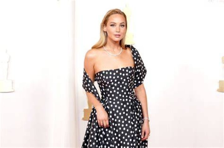 Chatter Busy Jennifer Lawrence "In Hollywood I'm Obese"