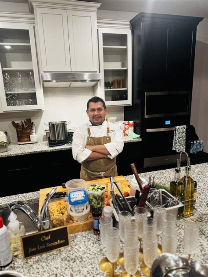 Chef Aar&oacute;n S&aacute;nchez Has the Perfect Recipes for Your Holiday Meals