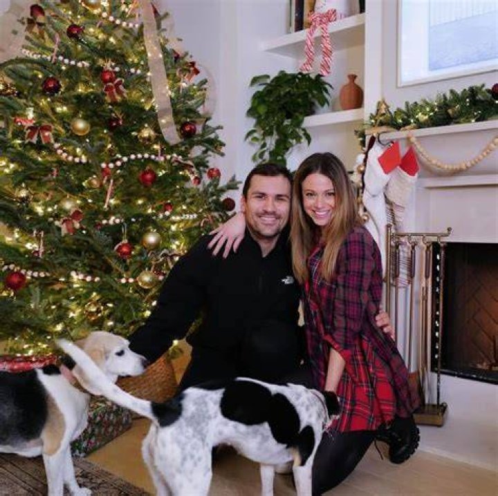 Cheryl Scott Age Bio, Fiance, Wedding, Weather, Salary and Net Worth