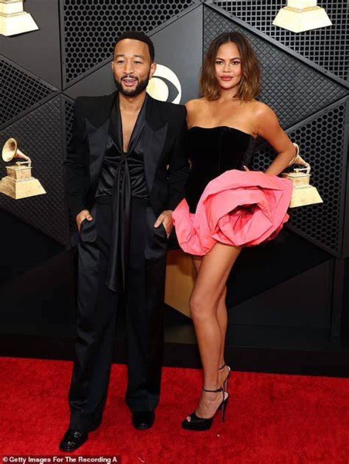 Chrissy Teigen Models & Supports Kim Kardashian&rsquo;s Maternity Skims