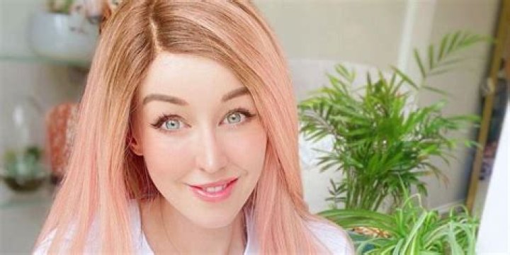 Clare Siobh&aacute;n (Youtuber) Wiki, Bio, Age, Height, Weight, Figure Stats