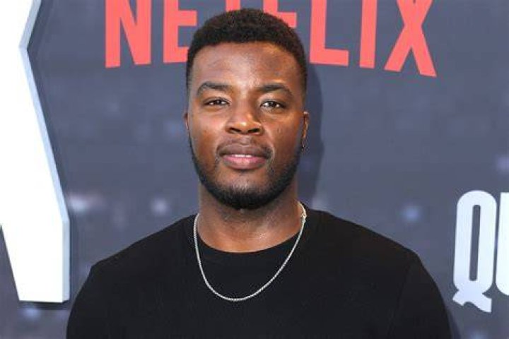 Daniel Ezra's Parents and Personal Details with Net Worth