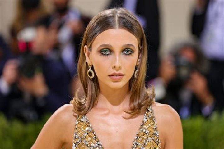 Does Emma Chamberlain Have a Twin Sister? (Answered)