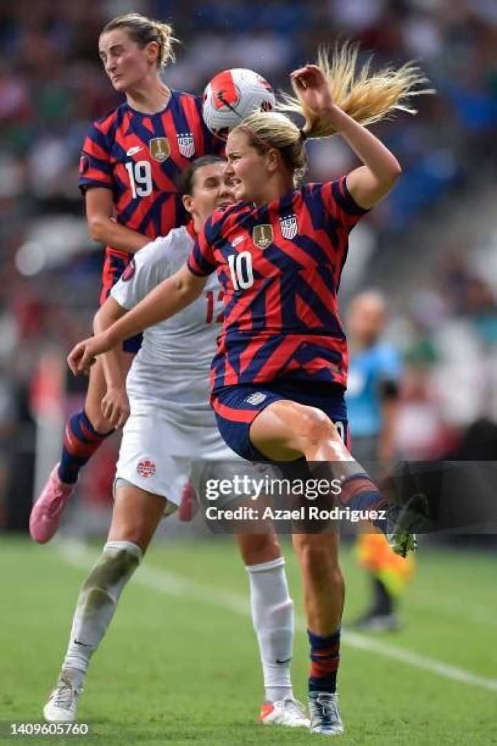 Emily Christine Sinclair and Lindsey Horan, Portland Thorns