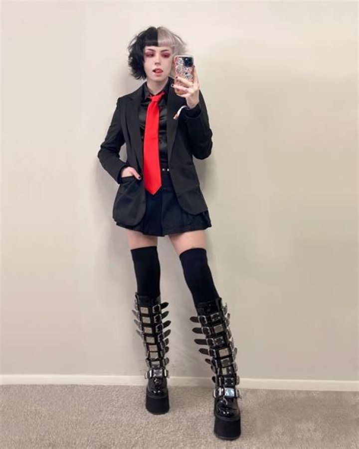 Emma Langevin Cosplay, Fine Men, Makeup Inspo, Pretty Hairstyles