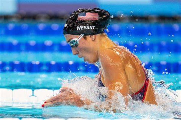 Emma Weyant (Swimmer) Bio, Net Worth, Height, Career, Boyfriend