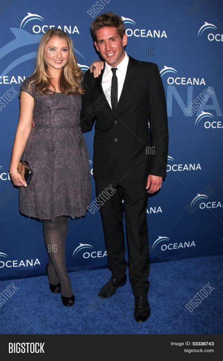 Eric Szmanda 2023 dating, net worth, tattoos, smoking & body facts