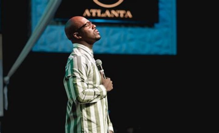 First Black pastor of Hillsong parts ways &mdash; EEW Magazine