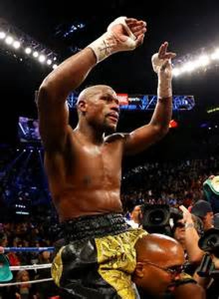 Floyd Mayweather pictured with his grandson for the first time after