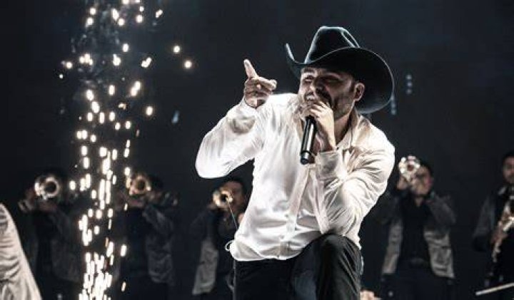Gerardo Ortiz celebra diez a&ntilde;os de carrera con su disco "D&eacute;cimo