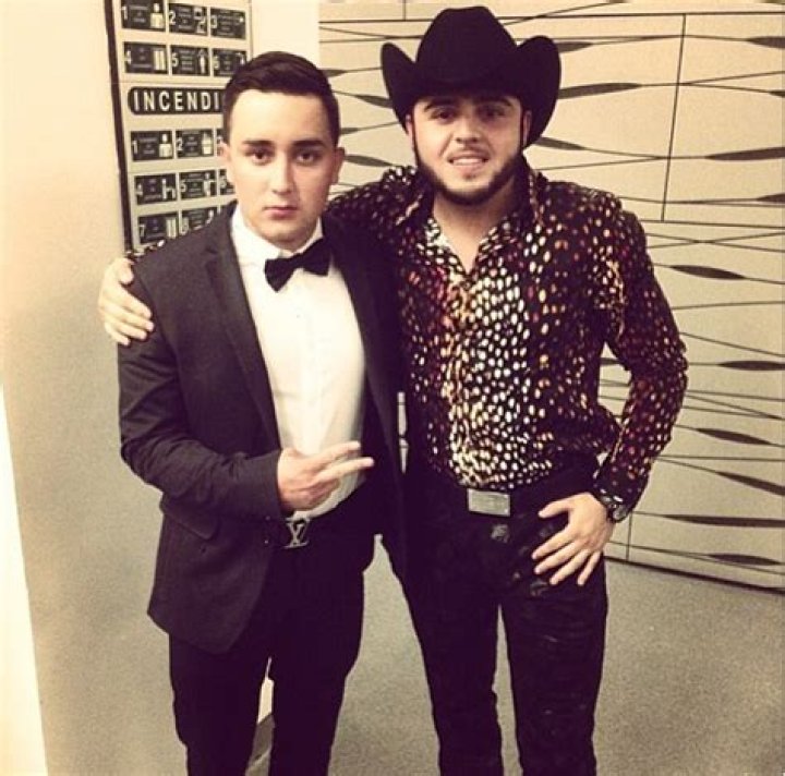 Gerardo Ortiz y su hermano, &Oacute;scar, sorprenden al cantar en dueto