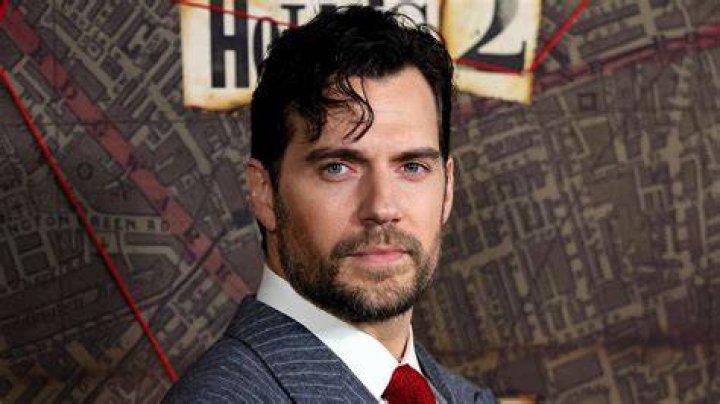 Henry Cavill Age, Net Worth, Girlfriend, Family & Biography