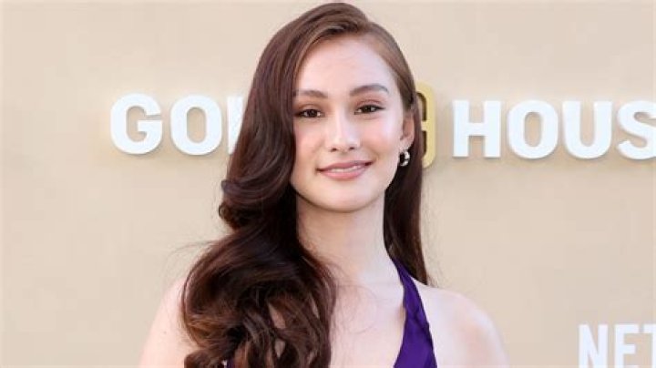 How Old Is Lola Tung? The Hollywood That Came Out Of Nowhere