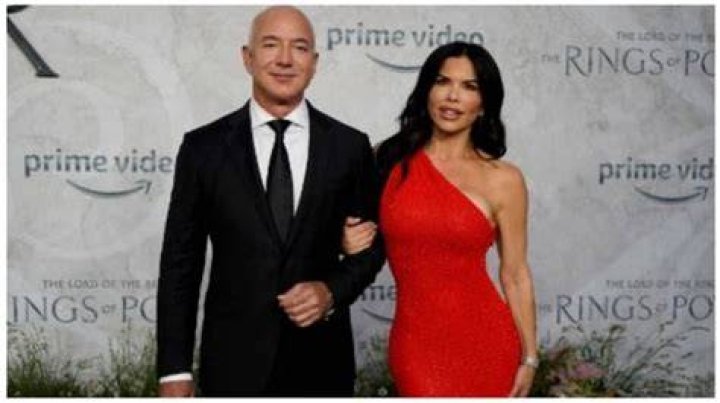 Jeff Bezos and Girlfriend Lauren Sanchez Make Their Red Carpet Debut as