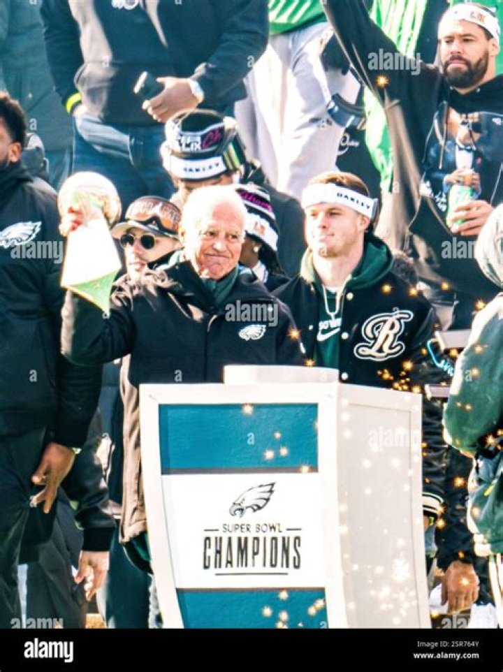 Jeff Lurie bought the Eagles for 185 million. They&rsquo;re worth a lot more