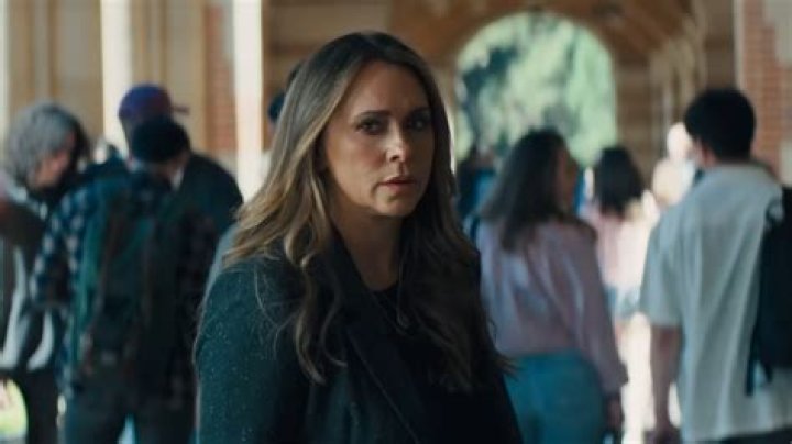 Jennifer Love Hewitt Teases What's to Come for Maddie & Chimney After