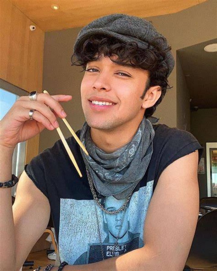 Joel Pimentel Facts Get to know this popular pop singer with this