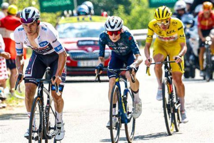 Jonas Vingegaard v&iacute;těze Tour de France v&iacute;tali jako kr&aacute;le, co ho ček&aacute;