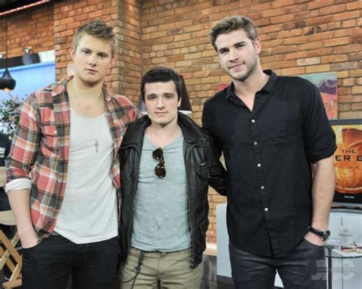 Josh Hutcherson making fun of his own height. Hunger games, Hunger