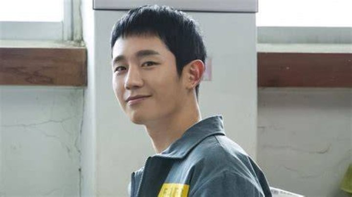 Jung Hae In Embodies Charisma In Stills For "Prison Playbook" Soompi