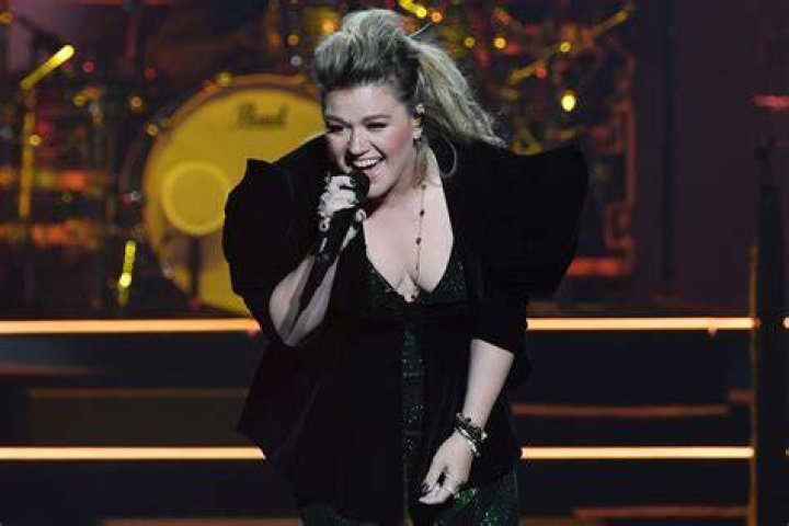 Kelly Clarkson’s Height, Weight, Dating History, Body Measurements, Net