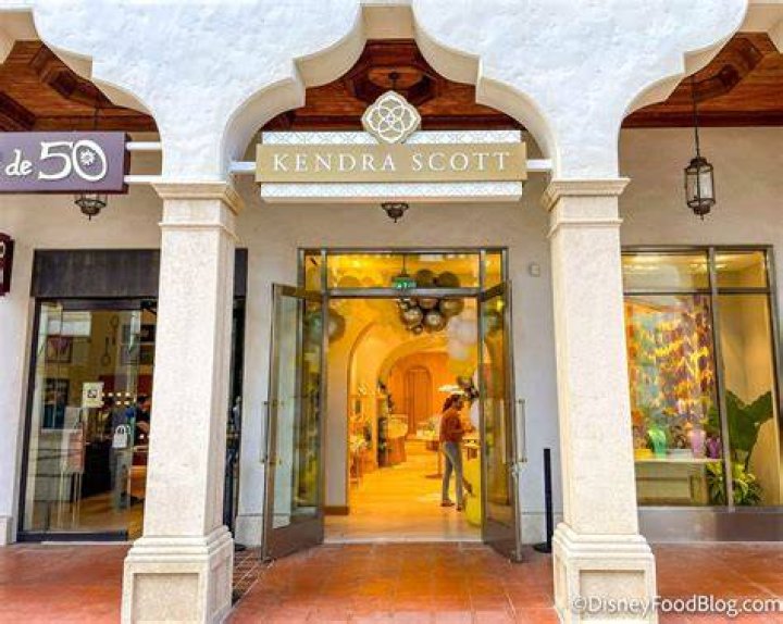Kendra Scott&rsquo;s New Men&rsquo;s Line Is Inspired by Family, CEO Tom Nolan Says