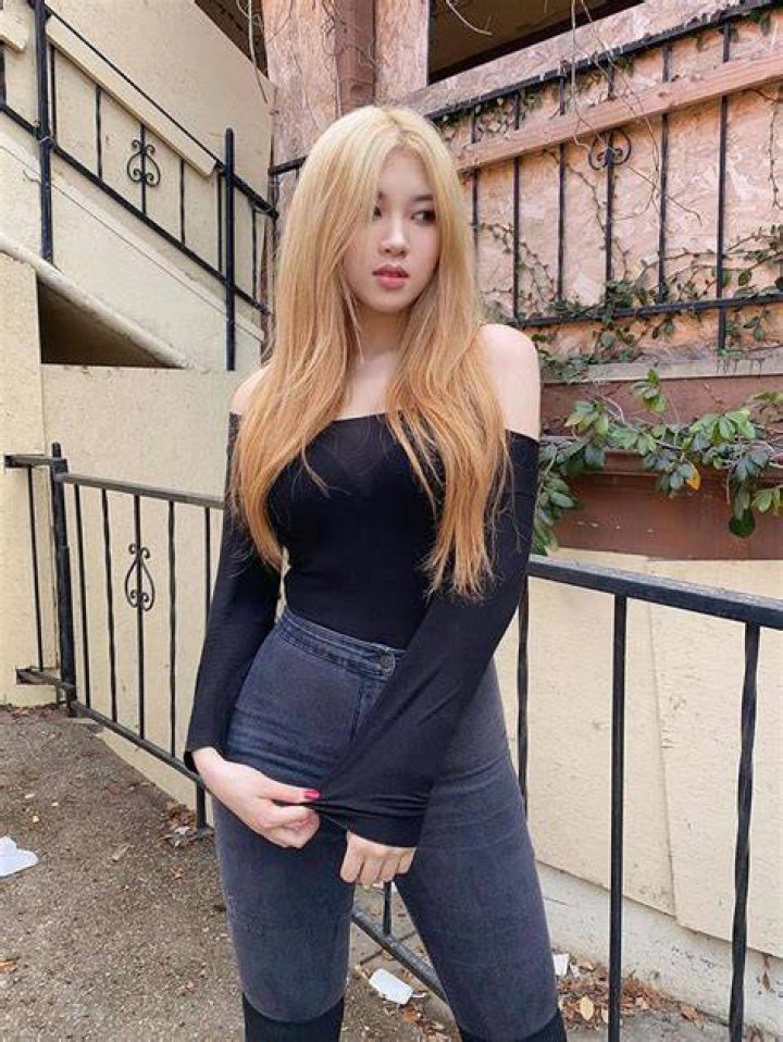 La influencer Allissa Shin es criticada por su gran parecido a Ros&eacute; de