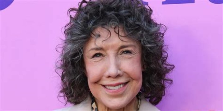 Lily Tomlin Uses This Tightening Primer for a Smooth Complexion at 82