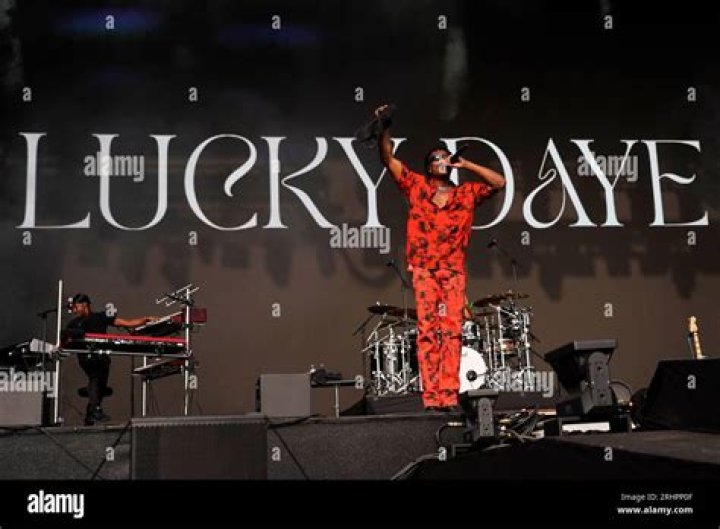 Lucky Daye performs "Roll Some Mo" & "Concentrate" [Vevo DSCVR]
