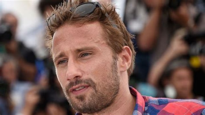 Matthias Schoenaerts devant la tablette de Cin&eacute;station rtbf.be
