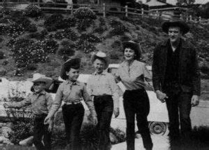 Meet Janet Surtees Who Was James Arness' Wife Before His Death