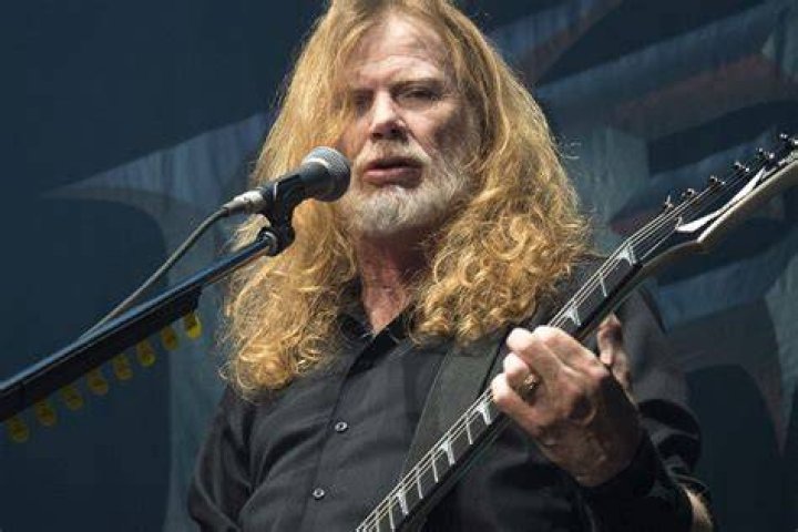 Megadeth&rsquo;s New Bassist Hides Behind A Chair In Dave Mustaine&rsquo;s Recent Video