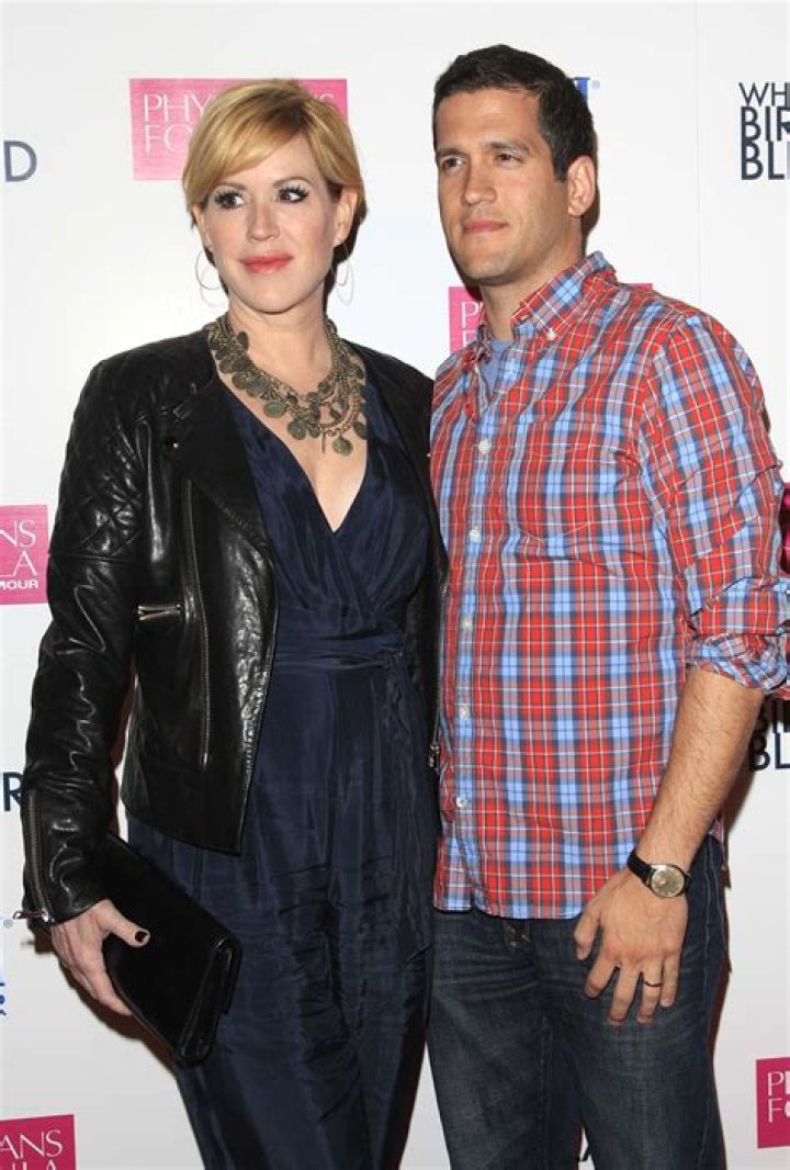 Molly Ringwald and Panio Gianopoulos Look Stunning At The 2023 PEN