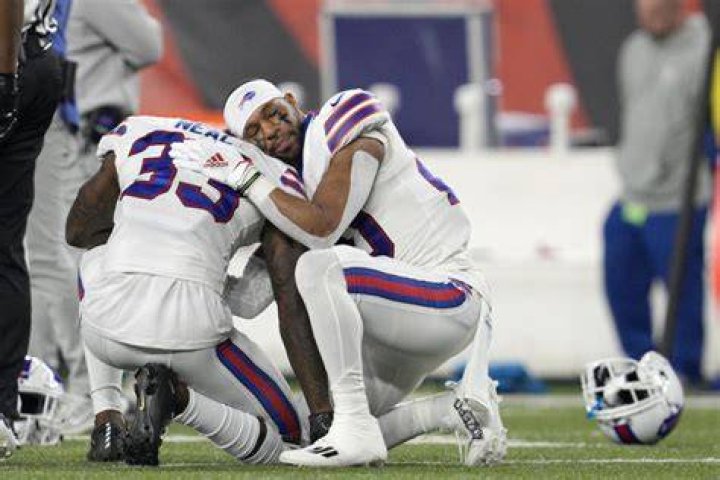 NFL Player Damar Hamlin Family Details, Kids, Wife, Net Worth And More 1