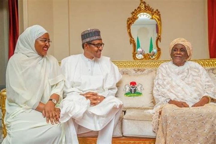 Photos of President Buhari with his family members after his inauguration
