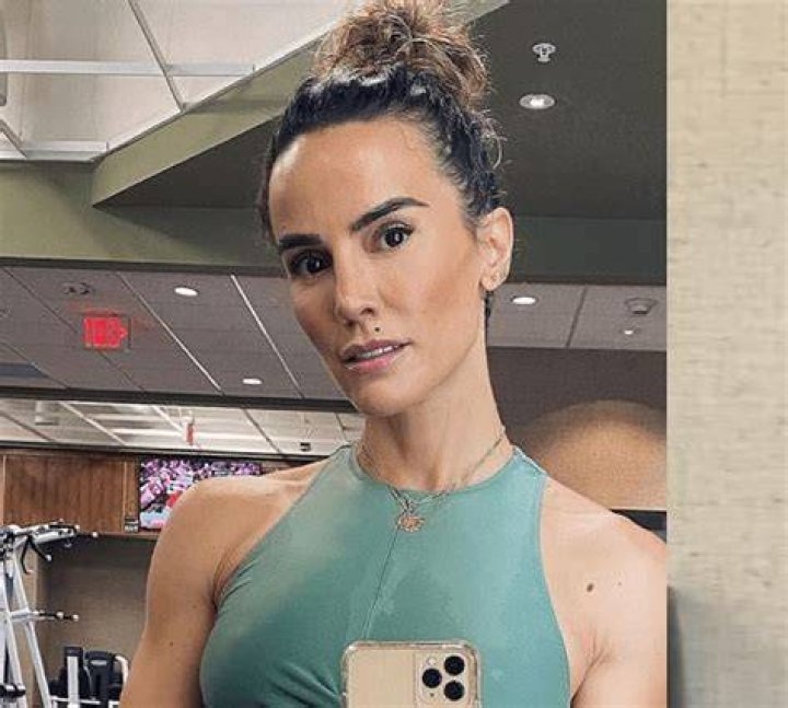 Senada Greca in Bathing Suit Says "Train With Me" &mdash; Celebwell