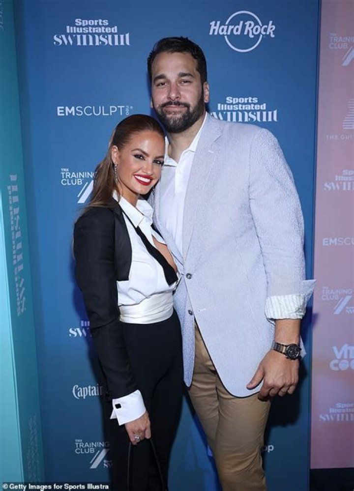 S.I. Swimsuit Model Haley Kalil Files For Divorce From ExNFL Star Matt