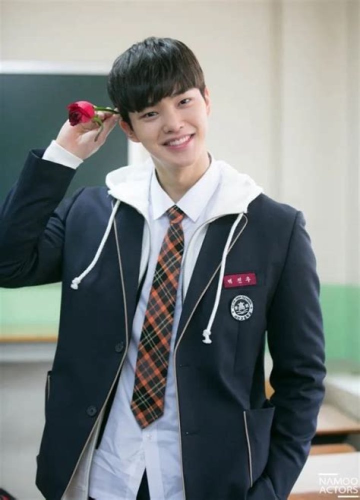 Song Kang Mira crecer al actor coreano a través de sus fotos