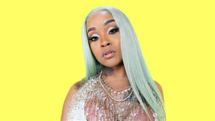Stunna Girl Breaks Down The Meaning Of &ldquo;Runway&rdquo; Genius