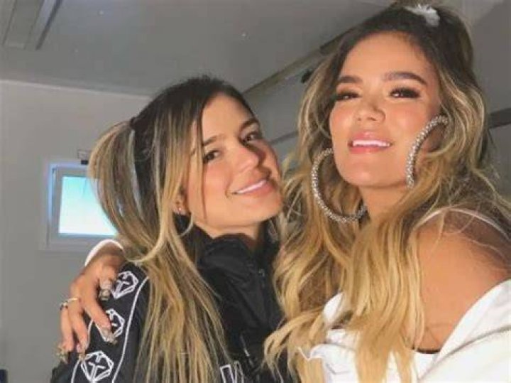 Una hermana de Karol G se retira de las redes sociales