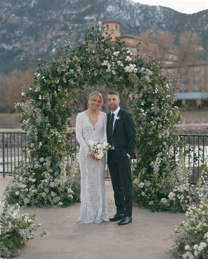 Unveiling The Secrets: Lindsey Horan's Relationships Explored
