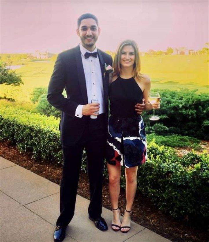 Who is Kaitlan Collins Married to? How Much is Her Net Worth ? Famous
