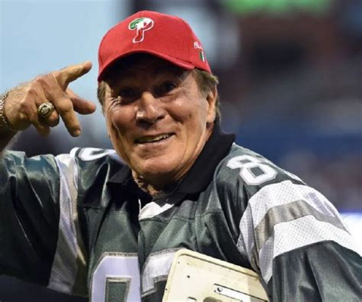 Who is Vince Papale's wife? Career and life of Papale differ